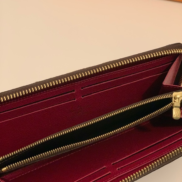 Louis Vuitton Wallet - Picture 3 of 4